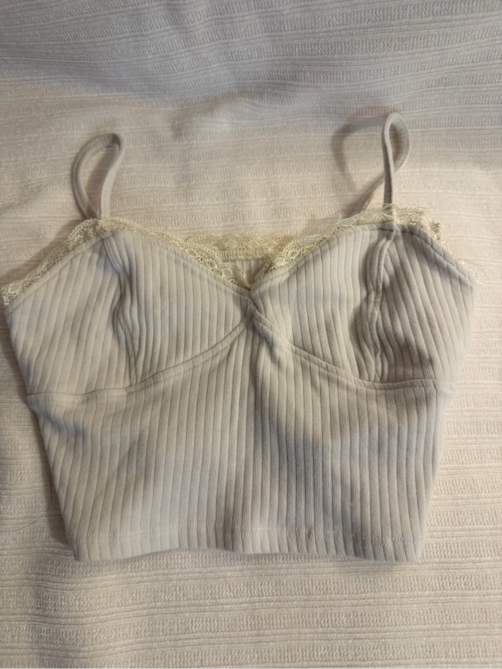 PacSun Ribbed Lace Trim Cami Top in crème 
Size S